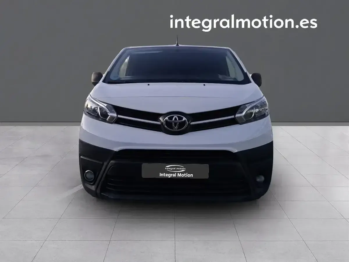 Usado Toyota Proace 120 CV (88 kW) 2022 Blanco Monovolumen