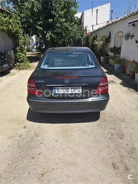 Usado Mercedes E320 Avantgarde 224 CV (164 kW) 2002 Azul Berlina