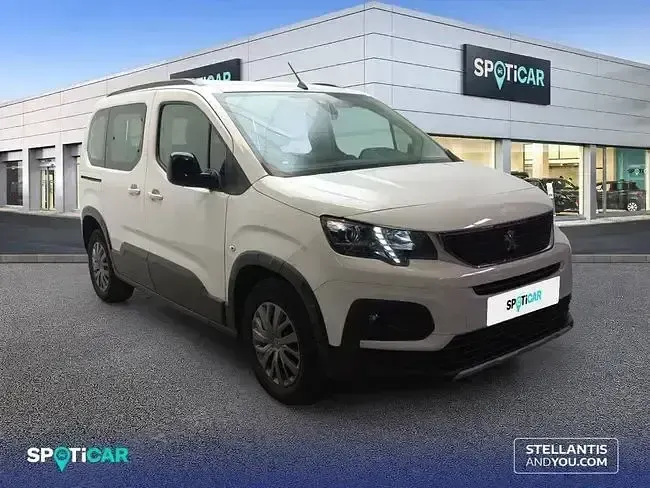 Usado Peugeot Rifter Allure 100 CV (73 kW) 2023 Blanco Monovolumen