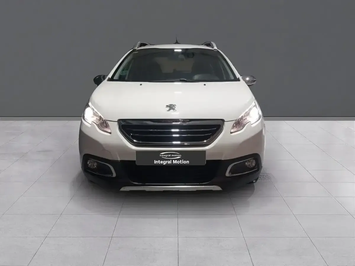 Usado Peugeot 2008 Allure 110 CV (80 kW) 2015 Blanco SUV