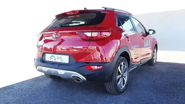 Usado Kia Stonic 100 CV (73 kW) 2021 Rojo SUV