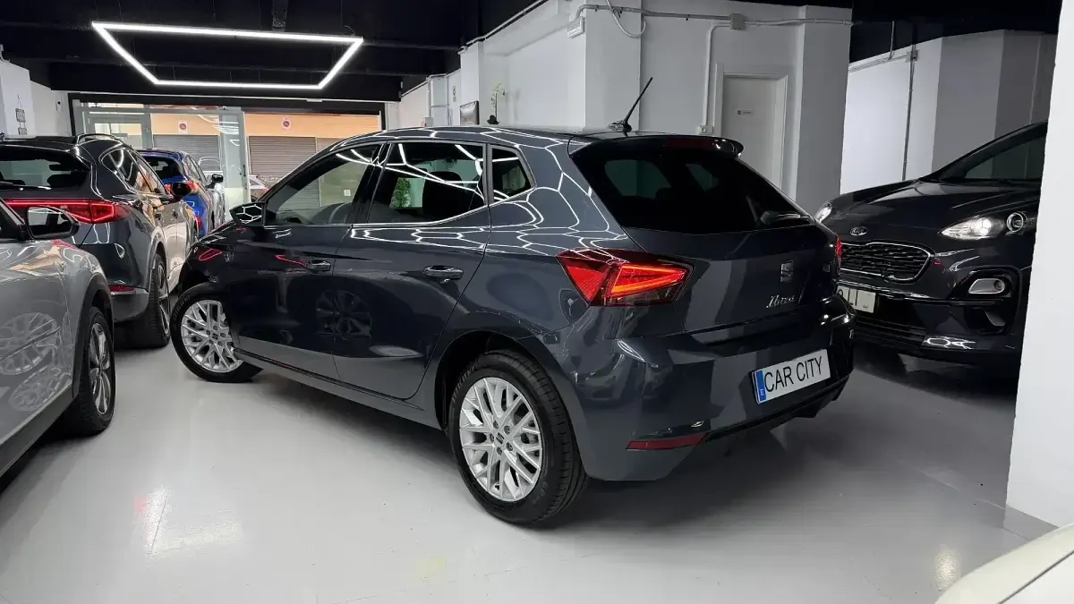 Usado Seat Ibiza XCELLENCE 115 CV (84 kW) 2025 Gris / plata Utilitario