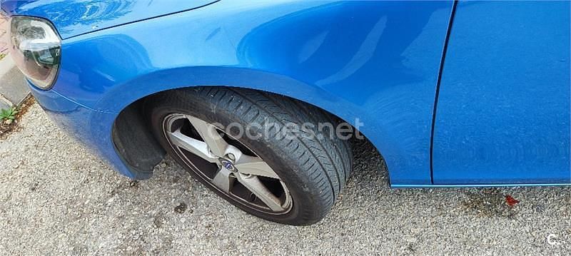 Usado Volvo V40 Kinetic 120 CV (88 kW) 2016 Azul Berlina