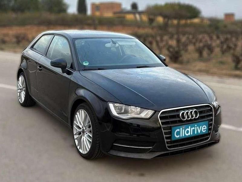 Usado Audi A3 Attraction 105 CV (77 kW) 2014 Negro Berlina