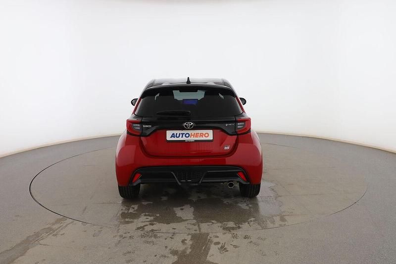 Usado Toyota Yaris Hybrid Sport 131 CV (96 kW) 2024 Rojo Berlina
