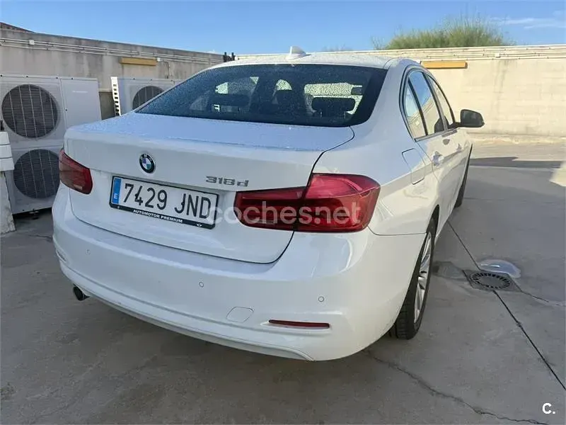 Usado BMW 318 143 CV (105 kW) 2016 Blanco Berlina