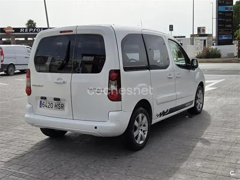Usado Peugeot Partner Tepee Style 92 CV (67 kW) 2013 Blanco Monovolumen