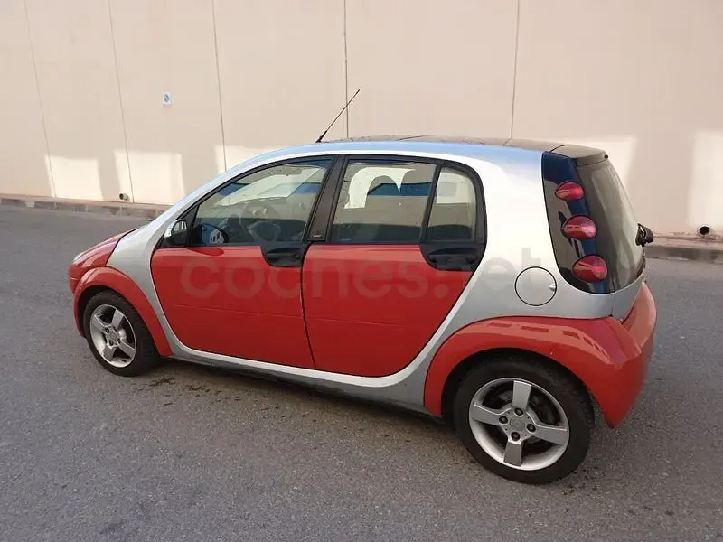 Usado Smart ForFour Pulse 75 CV (55 kW) 2005 Rojo Utilitario