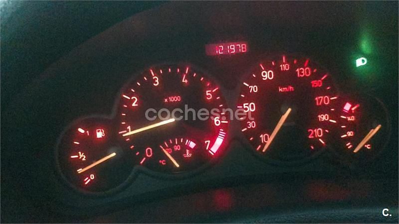 Usado Peugeot 206 90 CV (66 kW) 1999 Verde Utilitario