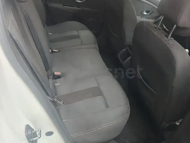 Usado Renault Mégane Authentique 85 CV (62 kW) 2010 Blanco Berlina