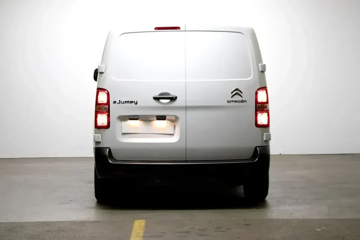 Usado Citroën e-Jumpy Comfort 100 kW (136 CV) 2023 Blanco Monovolumen