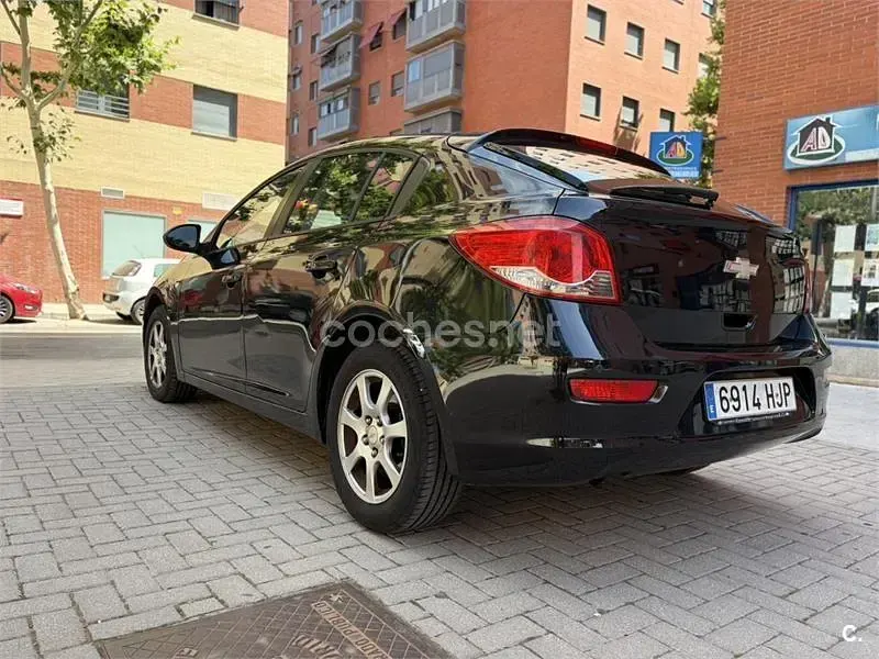 Usado Chevrolet Cruze LT 163 CV (119 kW) 2012 Negro Berlina
