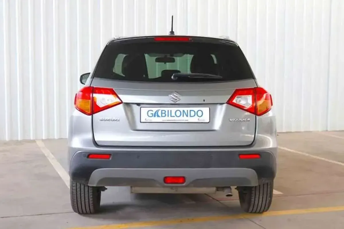 Usado Suzuki Vitara GLX 120 CV (88 kW) 2017 Gris SUV