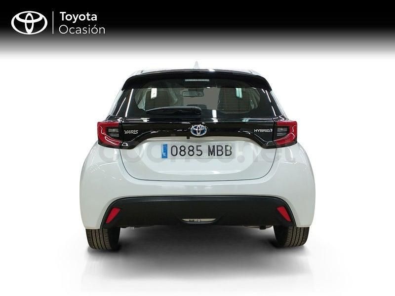Usado Toyota Yaris Hybrid Active 116 CV (85 kW) 2022 Blanco Berlina