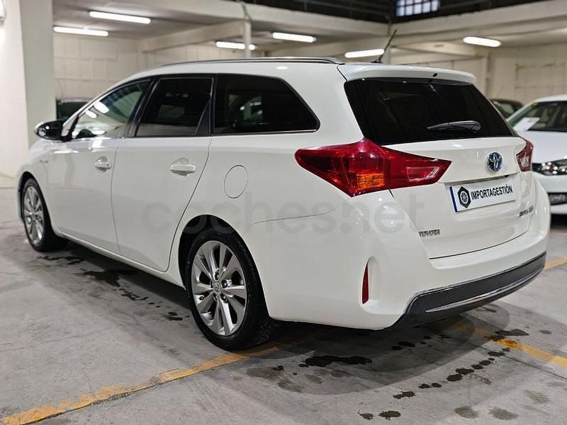 Usado Toyota Auris Hybrid Active 136 CV (100 kW) 2014 Blanco Familiar