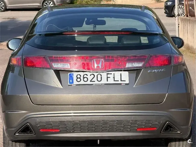 Usado Honda Civic Executive 140 CV (102 kW) 2007 Marrón Berlina