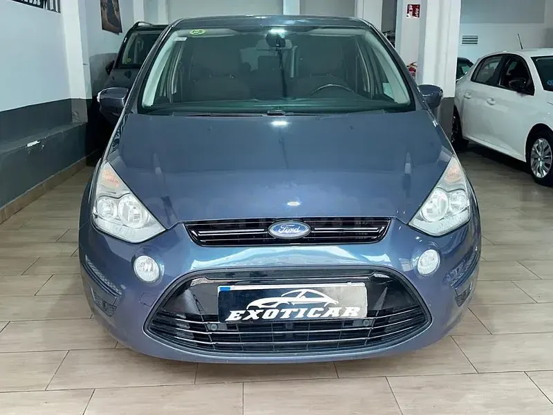 Usado Ford S-MAX Trend 140 CV (102 kW) 2014 Gris / plata Monovolumen