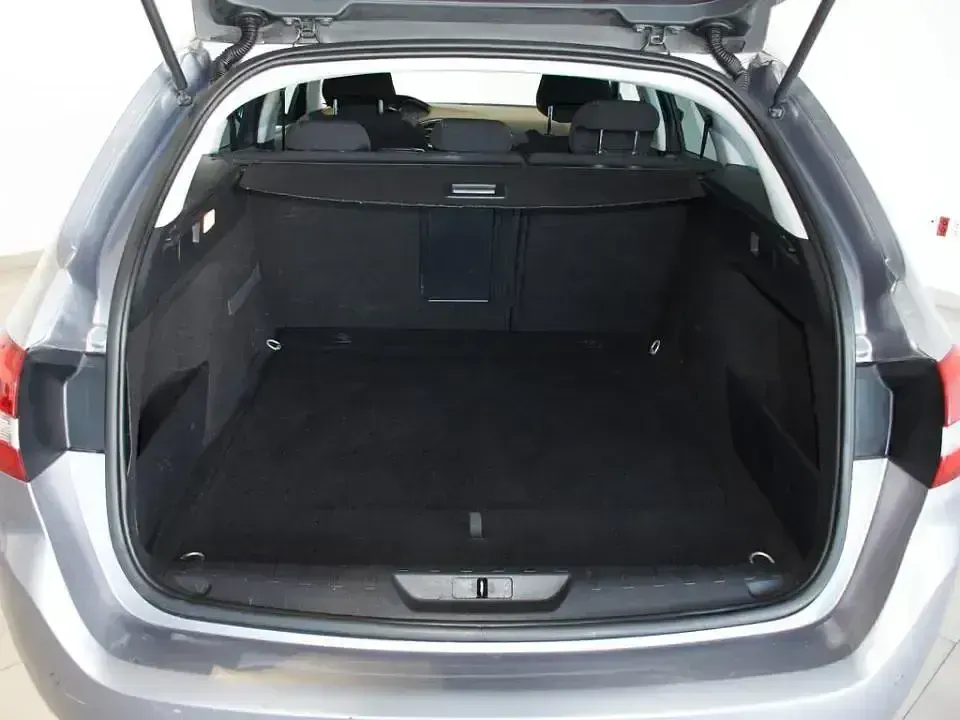 Usado Peugeot 308 Allure 130 CV (95 kW) 2015 Gris Familiar