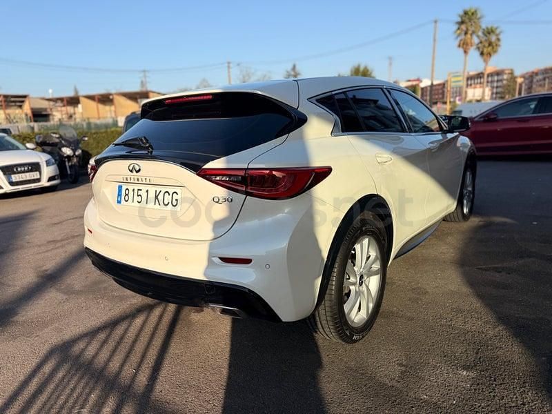 Usado Infiniti Q30 Sport Tech 109 CV (80 kW) 2017 Blanco Berlina