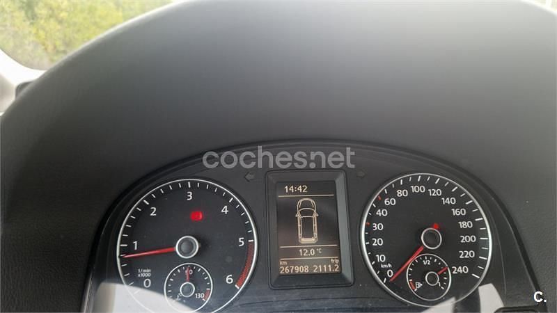Usado VW Touran Advance 105 CV (77 kW) 2012 Gris / plata Monovolumen