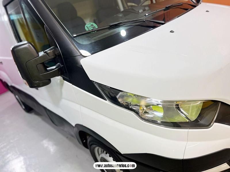 Usado Iveco Daily 156 CV (114 kW) 2018 Blanco Berlina