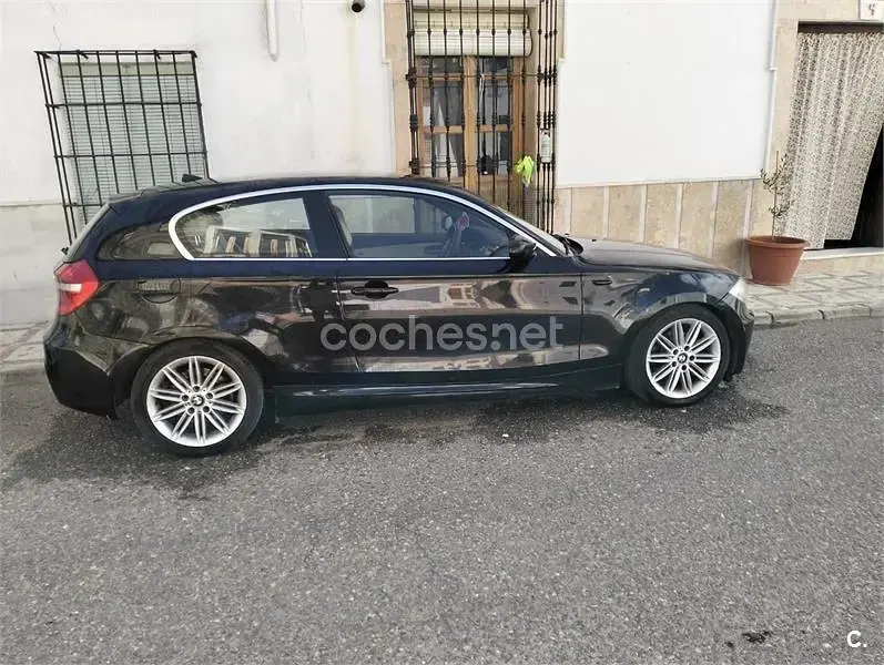Usado BMW 118 143 CV (105 kW) 2008 Negro Utilitario
