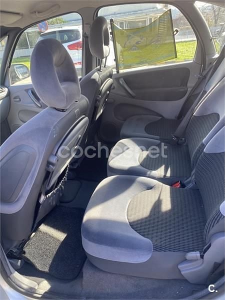 Usado Citroën Xsara Picasso Exclusive 92 CV (67 kW) 2011 Gris / plata Monovolumen