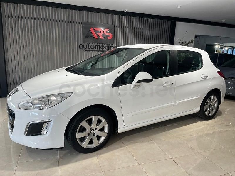 Usado Peugeot 308 Access 92 CV (67 kW) 2013 Blanco Berlina