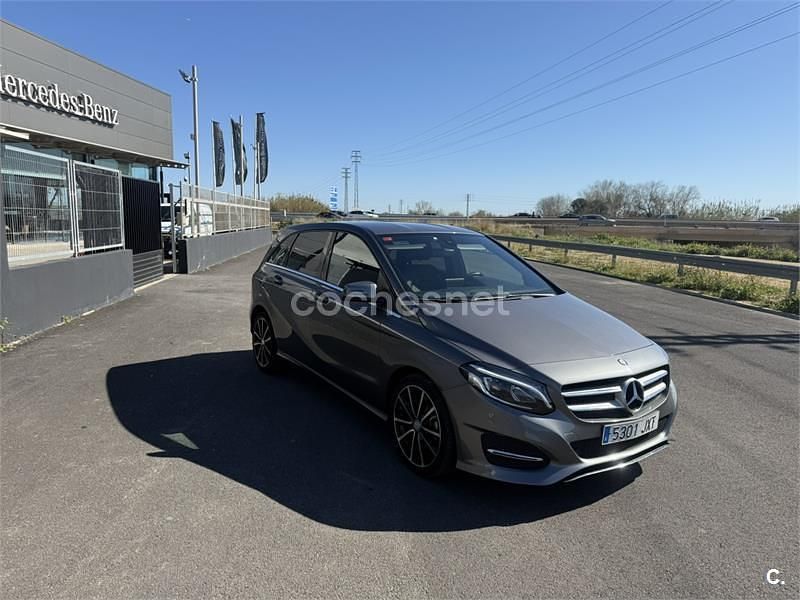 Usado Mercedes B180 109 CV (80 kW) 2017 Gris / plata Monovolumen