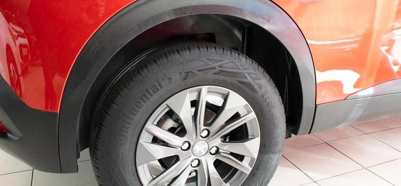 Begagnad Peugeot 2008 Active 102 HK (75 kW) 2021 Röd SUV