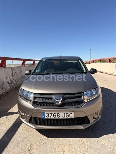 Usado Dacia Logan Ambiance 75 CV (55 kW) 2015 Gris / plata Berlina
