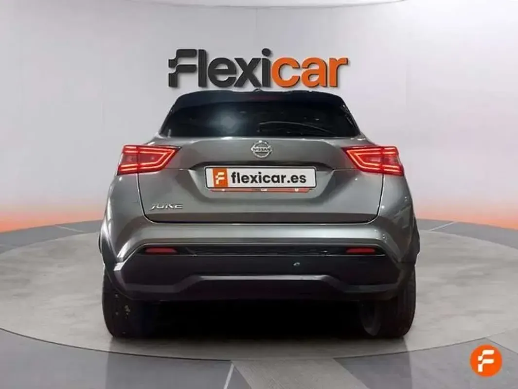 Usado Nissan Juke Acenta 114 CV (83 kW) 2021 Gris SUV