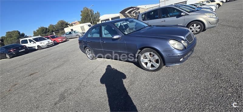 Usado Mercedes E500 Avantgarde 306 CV (225 kW) 2003 Azul Berlina