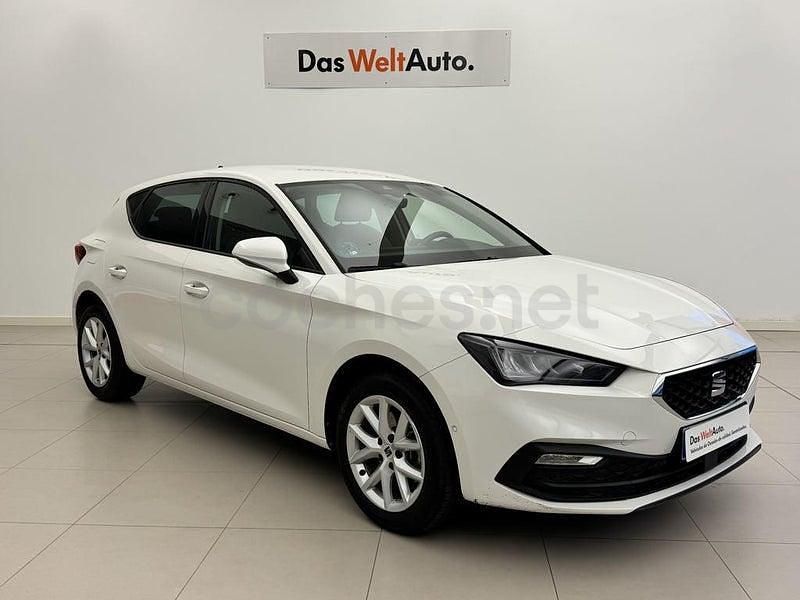 Usado Seat Leon Style 110 CV (80 kW) 2024 Blanco Berlina