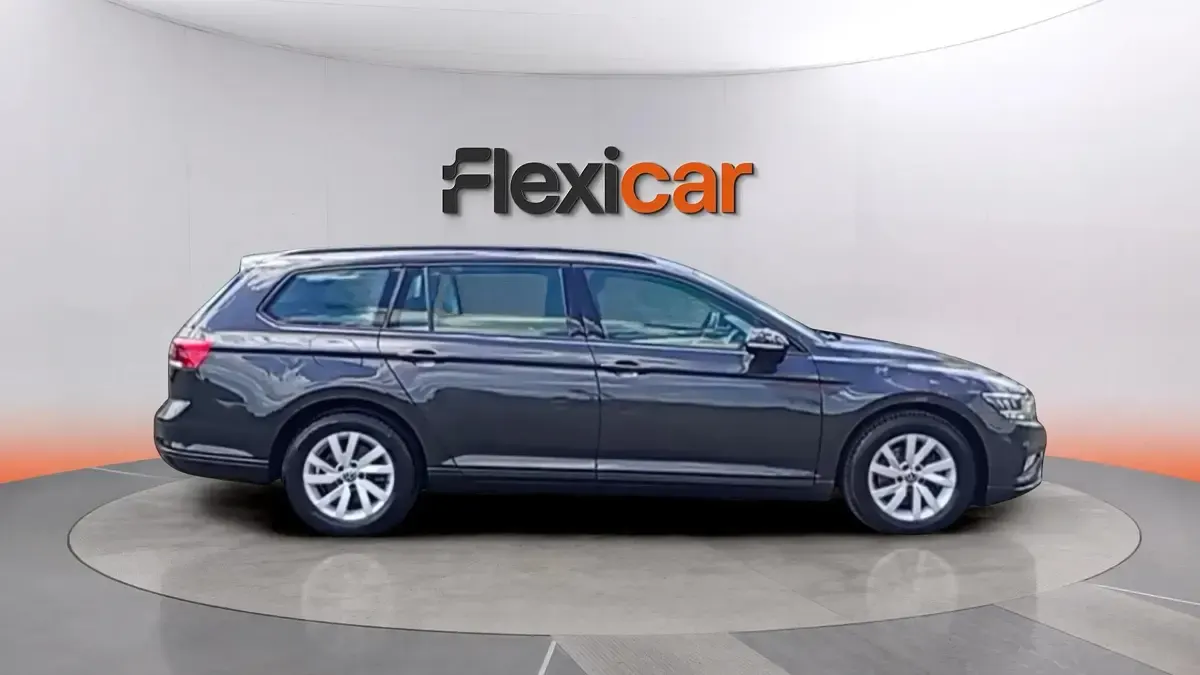 Usado VW Passat R-line 150 CV (110 kW) 2020 Gris Familiar