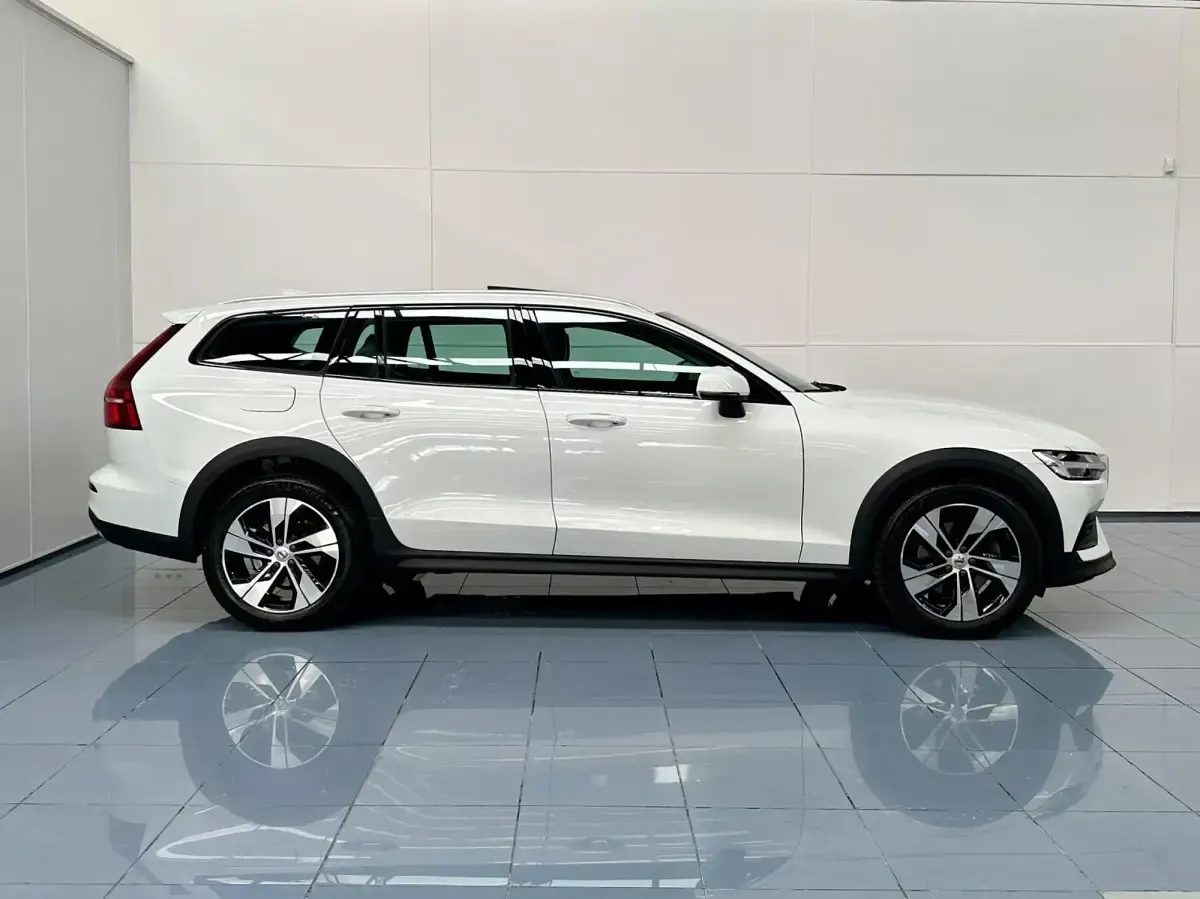 Usado Volvo V60 CC 197 CV (144 kW) 2021 Blanco Familiar