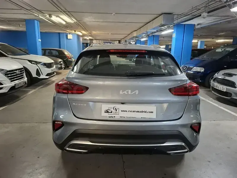 Usado Kia XCeed 100 CV (73 kW) 2024 Gris / plata SUV