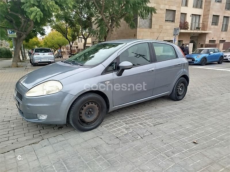 Usado Fiat Grande Punto 95 CV (69 kW) 2007 Gris / plata Utilitario