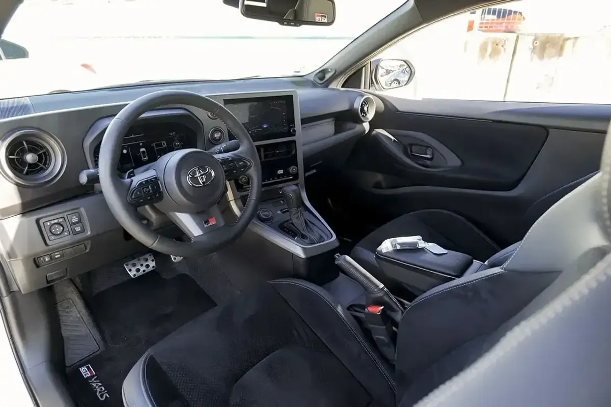 Usado Toyota Yaris 280 CV (205 kW) 2024 Blanco Berlina