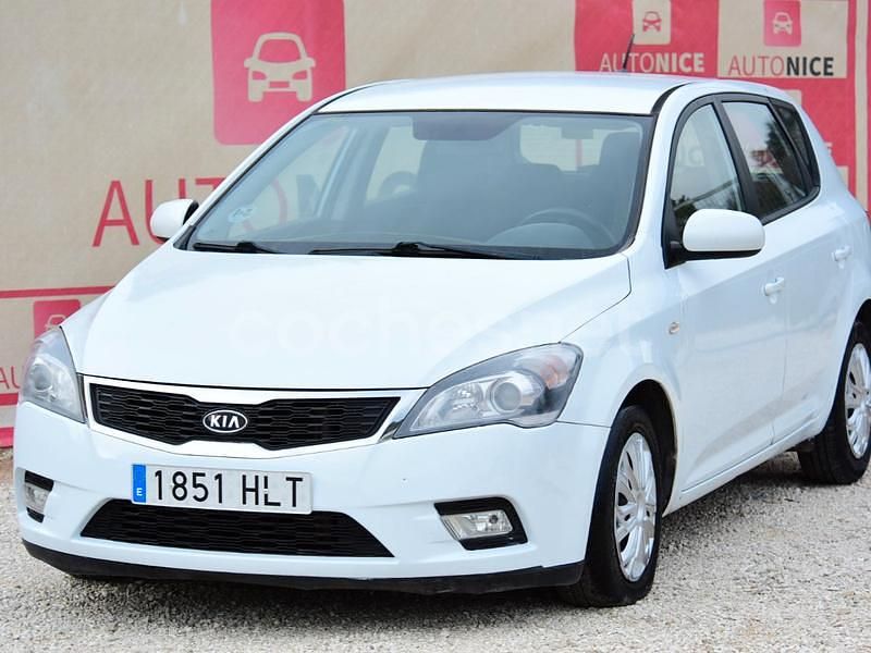 Blanco Usado 2012 Kia Ceed GT Berlina | 4500 € (Precio justo) - Imagen 1/4