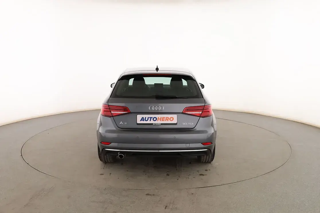 Usado Audi A3 Sportback Design 116 CV (85 kW) 2019 Gris Utilitario