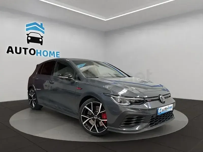 Usado VW Golf VIII GTI Clubsport 301 CV (221 kW) 2022 Gris / plata Berlina