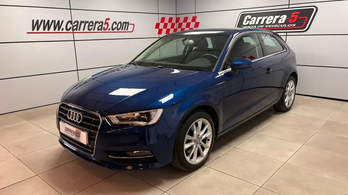 Usado Audi A3 Attraction 110 CV (80 kW) 2015 Azul Berlina