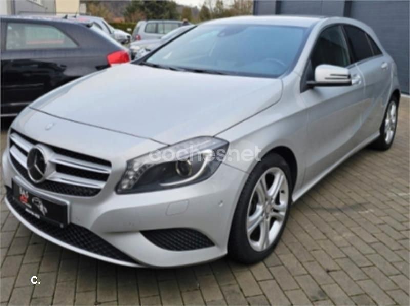Usado Mercedes A200 Urban 156 CV (114 kW) 2013 Gris / plata Berlina