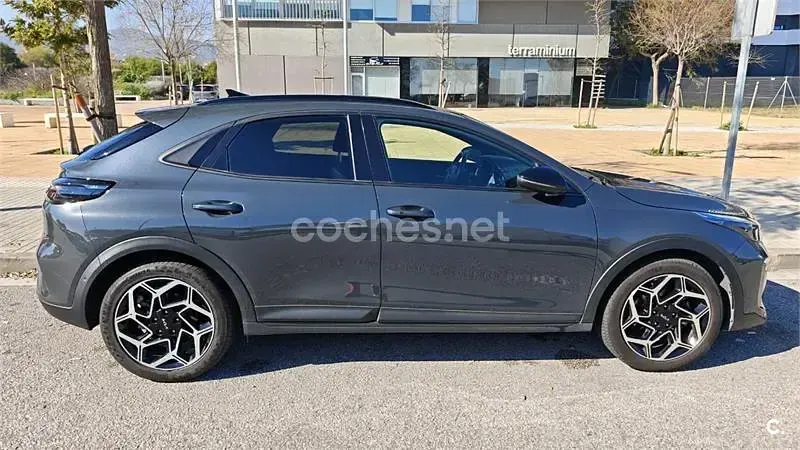 Usado Kia XCeed GT-Line 136 CV (100 kW) 2023 Gris / plata SUV