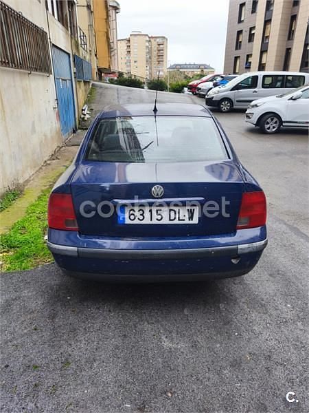 Usado VW Passat Comfortline 110 CV (80 kW) 1997 Azul Berlina