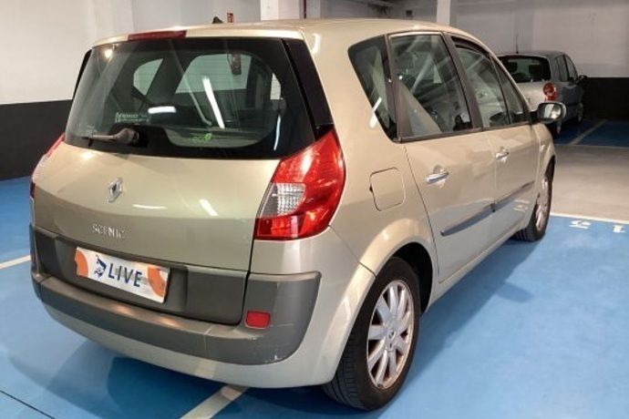 Usado Renault Scénic II Dynamique 85 CV (62 kW) 2008 Monovolumen