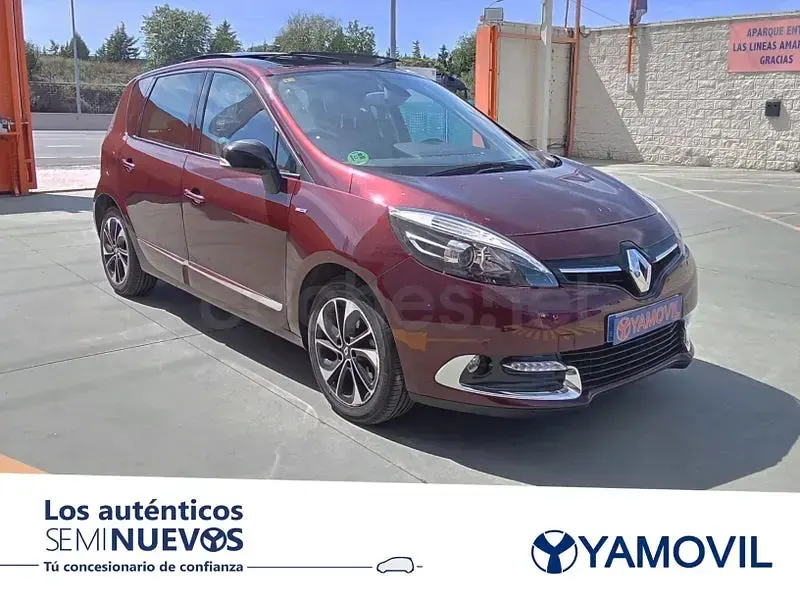 Usado Renault Scénic Bose Edition 110 CV (80 kW) 2015 Granate Monovolumen