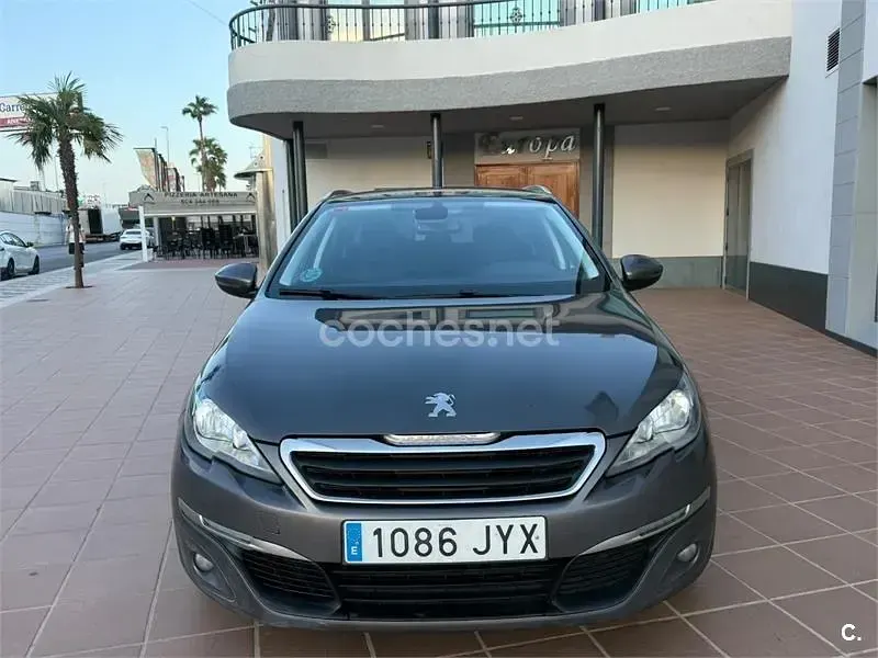 Usado Peugeot 308 SW Style 120 CV (88 kW) 2017 Gris / plata Familiar