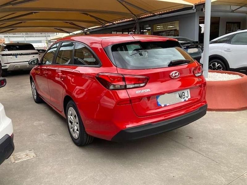 Käytetty Hyundai i30 99 HP (72 kW) 2019 Punainen Viistoperä